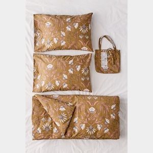 Urban Outfitters bedding set